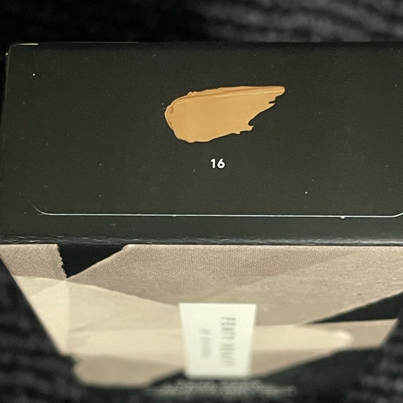 Fenty 16 Eaze Drop Blurring Skin Tint - Picture 3 of 4